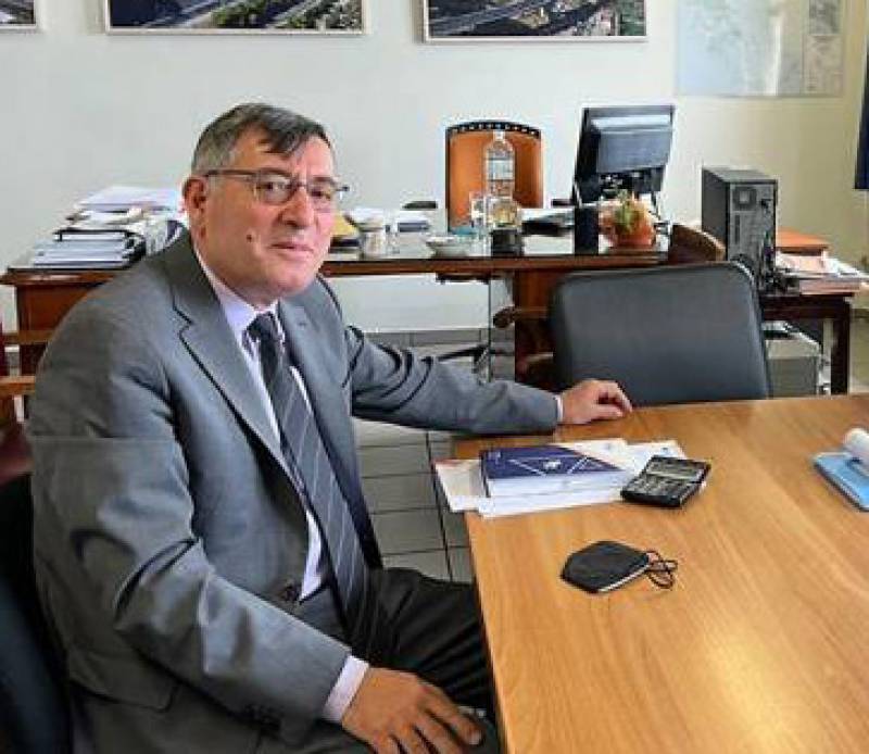 Παραίτηση Καρνέση λόγω συνταξιοδότησης