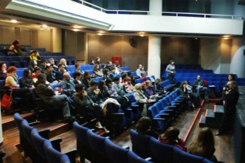 Καλεσμένος της &quot;Αυτοσχέδιας σκηνής&quot;: Ο Βασίλης Κατσικονούρης βρέθηκε στην Καλαμάτα