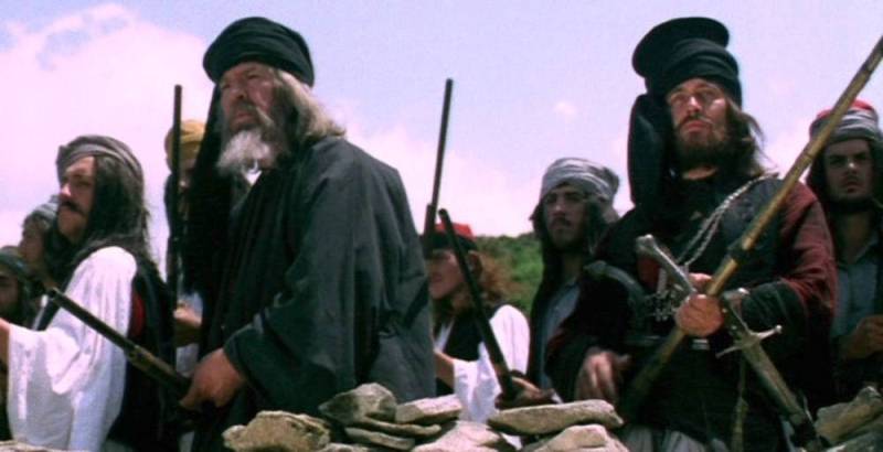 Yπερσύγχρονα μηχανήματα, εξωτερικά γυρίσματα και τρεις χιλιάδες κομπάρσοι: Το εξωφρενικό κόστος της ταινίας «Ο Παπαφλέσσας» (βίντεο)