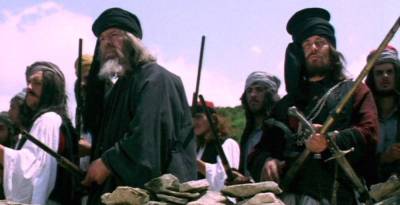 Yπερσύγχρονα μηχανήματα, εξωτερικά γυρίσματα και τρεις χιλιάδες κομπάρσοι: Το εξωφρενικό κόστος της ταινίας «Ο Παπαφλέσσας» (βίντεο)