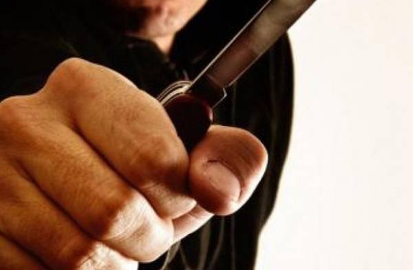 Της έβαλε μαχαίρι στο λαιμό γιατί του ζήτησε το ενοίκιο