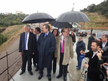 Χρίσμα οι φωτογραφίες δίπλα στο Σαμαρά;