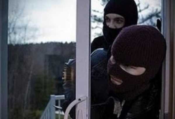 Λήστεψαν ζευγάρι 70χρονων στην Ελαία