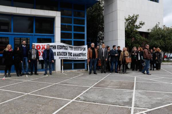 Κατάληψη στα δικαστήρια της Καλαμάτας από τους δικηγόρους (βίντεο)