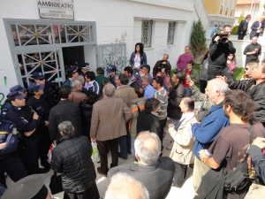 Bίντεο από τη συγκέντρωση των κατοίκων της Μαντινείας πριν τη συνεδρίαση του Περιφερειακού