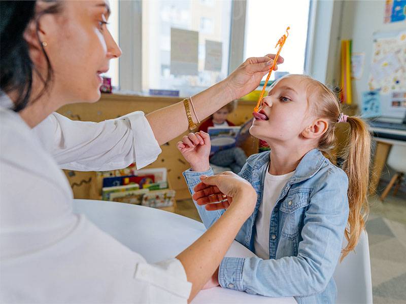 Τι κάνει ένας παθολόγος και πότε πρέπει να τον επισκεφθείτε;