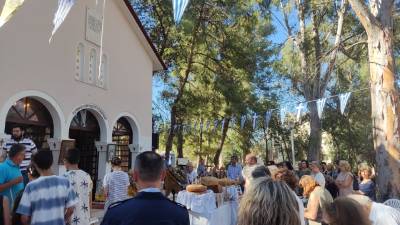 Γιορτή στο εκκλησάκι της Αγίας Σκέπης