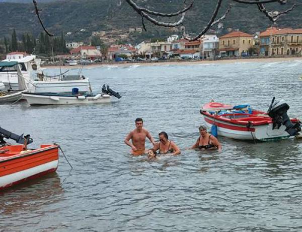 6χρονη έπιασε το Σταυρό στη Στούπα