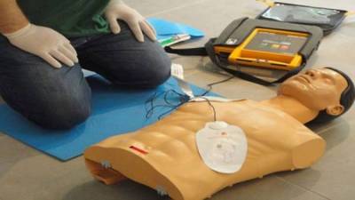 Διαδραστικό χάρτη για απινιδωτές ζητεί ο Μάκαρης