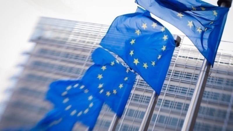 Εμανουέλ Μακρόν και Ούρσουλα φον ντερ Λάιεν καλούν τους ξένους επιστήμονες να επιλέξουν την Ευρώπη