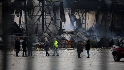 Συνεχίζονται οι έρευνες για το πέμπτο άτομο που αγνοείται στις εγκαταστάσεις της μπισκοτοβιομηχανίας στα Τρίκαλα