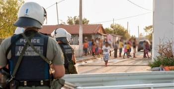 Αστυνομική επιχείρηση με 18 συλλήψεις σε καταυλισμό στα Εξαμίλια