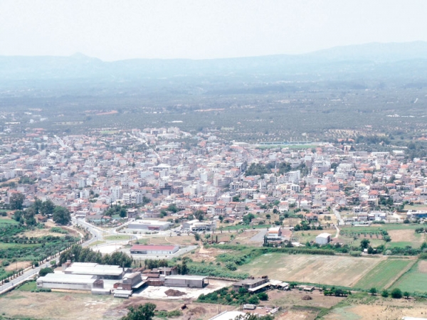 Δημοπρασία για τραπεζοκαθίσματα στην πλατεία Μεσσήνης 
