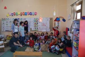 Πασχαλινά δώρα σε παιδιά του Γυθείου (φωτογραφίες)