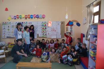 Πασχαλινά δώρα σε παιδιά του Γυθείου (φωτογραφίες)