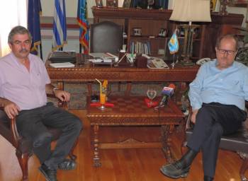 Επίσκεψη Πετράκου στο Δημαρχείο Καλαμάτας