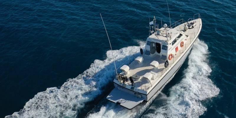 Χίος: Τουλάχιστον 17 μετανάστες εντοπίστηκαν σε παραλία - Συνελήφθη μετά από καταδίωξη ο χειριστής του σκάφους