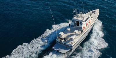 Χίος: Τουλάχιστον 17 μετανάστες εντοπίστηκαν σε παραλία - Συνελήφθη μετά από καταδίωξη ο χειριστής του σκάφους