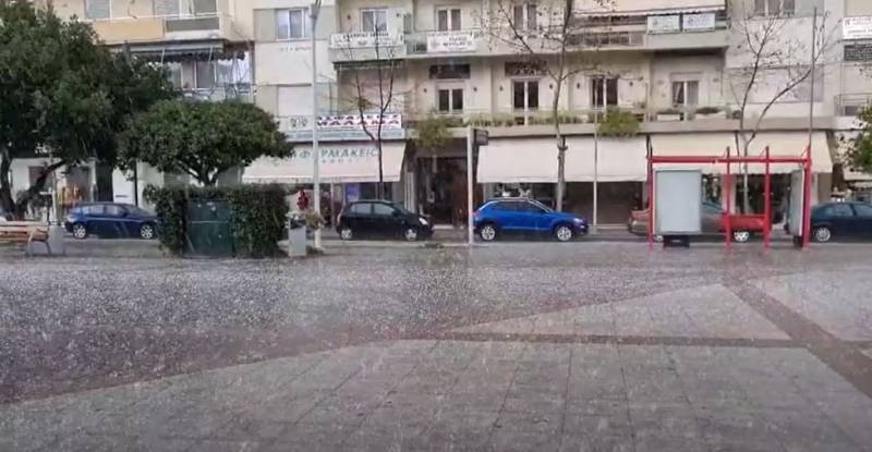 Ισχυρή χαλαζόπτωση στην Καλαμάτα (βίντεο)