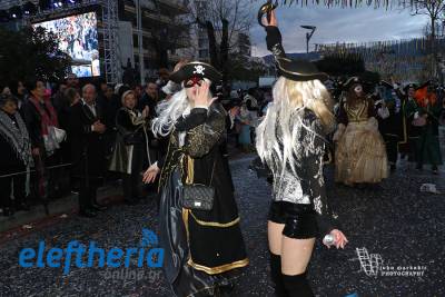 Αυλαία για το 13ο Καλαματιανό Καρναβάλι με εντυπωσιακή παρέλαση και συναυλία της Ήβης Αδάμου (φωτογραφίες)