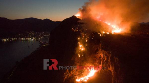Πλάνα που κόβουν την ανάσα από τη φωτιά στο κάστρο της Μονεμβασιάς (βίντεο-φωτογραφίες)