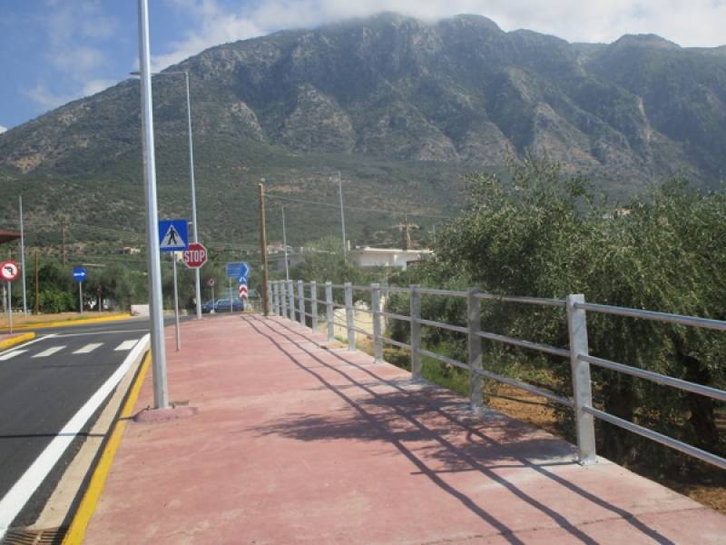 Μπήκαν και κάγκελα