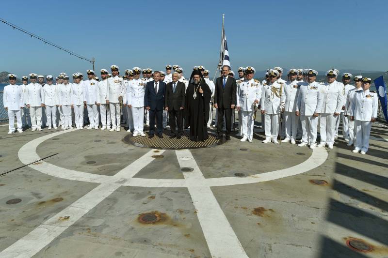 Παυλόπουλος - Σαμαράς μαζί στη φρεγάτα "Ψαρά" στην Πύλο