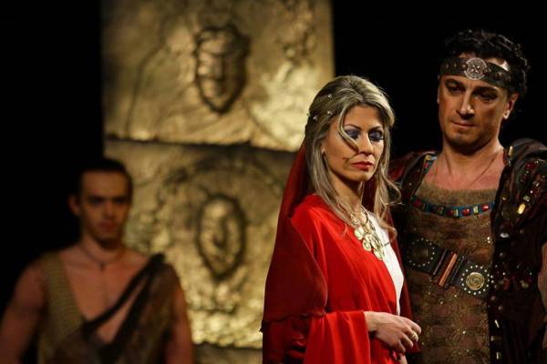 &quot;Αντιγόνη&quot; στο Κάστρο Καλαμάτας από το Κέντρο Ελληνικού Πολιτισμού Μόσχας
