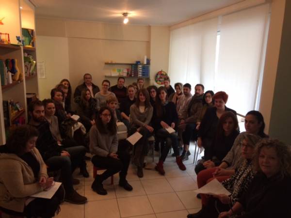 Μεσσηνία: Παράσταση διαμαρτυρίας για τη νέα σύμβαση του ΕΟΠΥΥ από ειδικούς θεραπευτές και γονείς