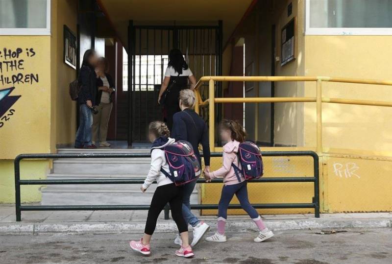 Σχολεία: Με 3 νέα μέτρα το άνοιγμα τη Δευτέρα - Περισσότερα τεστ για μαθητές και εκπαιδευτικούς (βίντεο)