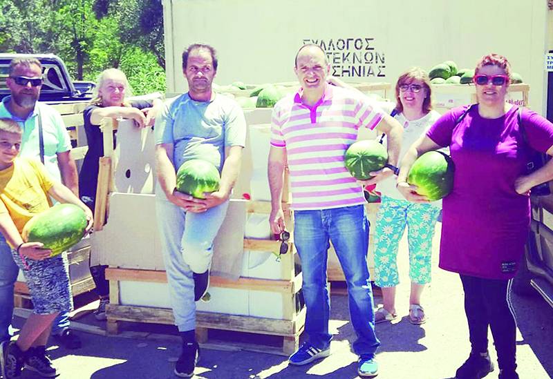 11 τόνους καρπούζια διένειμαν οι τρίτεκνοι της Μεσσηνίας