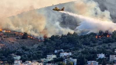 Μάχη με τις φλόγες στη Χίο - Μηνύματα του 112 για απομάκρυνση κατοίκων από Ρεστά και Αγ. Παρασκευή Καρυών