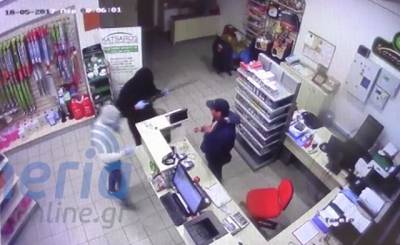 Κάμερα ασφαλείας κατέγραψε τη ληστεία στο βενζινάδικο στην Καλαμάτα (βίντεο)