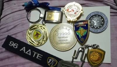 Έδεσσα: Νεαρός με αναπηρία συγκέντρωσε 1.600 στρατιωτικά μπρελόκ και «φλερτάρει» με τα ρεκόρ Γκίνες