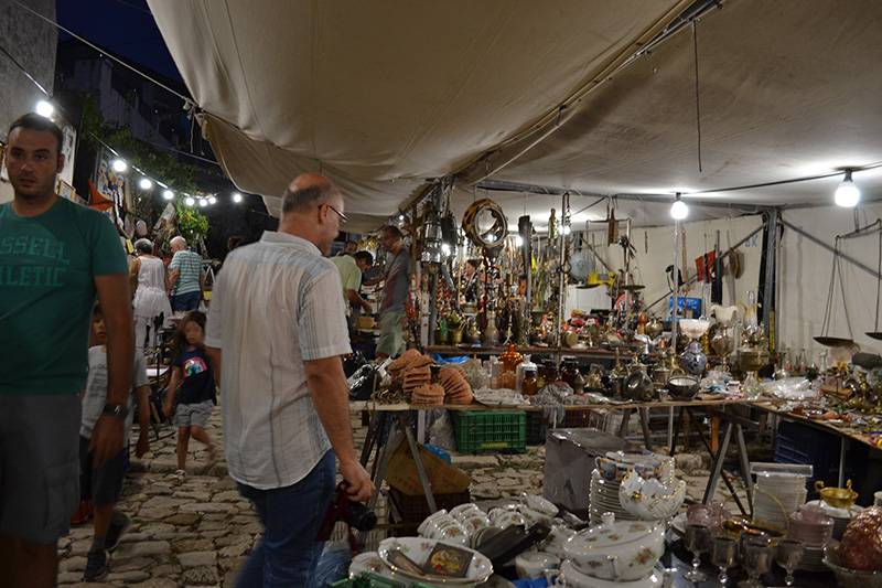 Ξεκίνησε το υπαίθριο παζάρι αντικών στην Άνω Πόλη Κυπαρισσίας