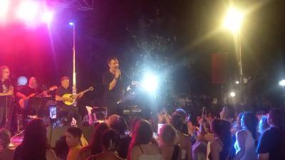 Πλήθος κόσμου στη συναυλία του Μπάση στη Μεσσήνη (βίντεο)