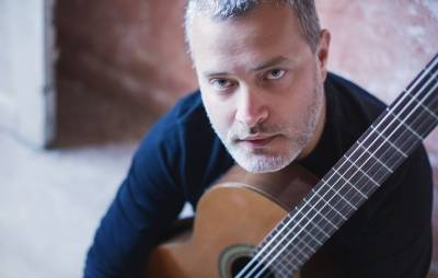 «Από τους Queen στον Μάνο Χατζιδάκι»: Συναυλία του διάσημου κιθαρίστα Παναγιώτη Μάργαρη στην Καλαμάτα