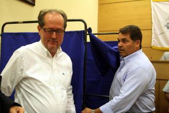 Νίκας και Καμπόσος μονομαχούν στην ΠΕΔ Πελοποννήσου για το υπηρεσιακό συμβούλιο