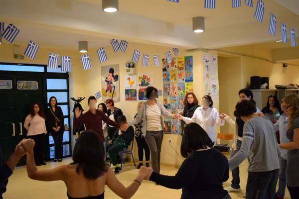 Καταχειροκροτήθηκε η γιορτή για την 28η Οκτωβρίου στο Ε.Ε.Ε.Ε.Κ. Καλαμάτας (φώτος)