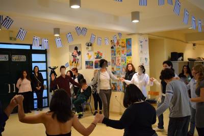 Καταχειροκροτήθηκε η γιορτή για την 28η Οκτωβρίου στο Ε.Ε.Ε.Ε.Κ. Καλαμάτας (φώτος)