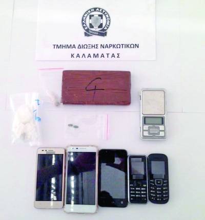 Σύλληψη ζευγαριού, που κατευθυνόταν στην Καλαμάτα: Το “τούβλο” ηρωίνης σταμάτησε στα διόδια της Νεστάνης