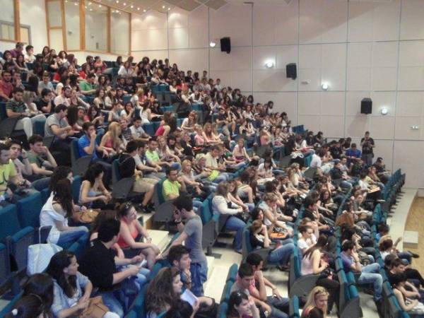 Διαγράφονται οριστικά 200.000 "αιώνιοι φοιτητές"