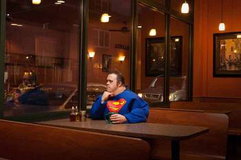 Αυτός ο Superman με Σύνδρομο Down δεν είναι ντροπαλός μπροστά στην κάμερα