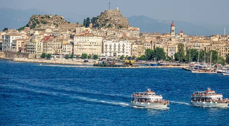 Βρετανίδα χαρακτηρίζει τις διακοπές της στην Ελλάδα «κόλαση» - Δεν υπήρχε... αγγλικό φαγητό