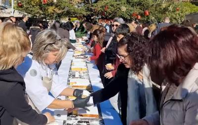 Γιγαντιαία βασιλόπιτα στην κεντρική πλατεία της Καλαμάτας