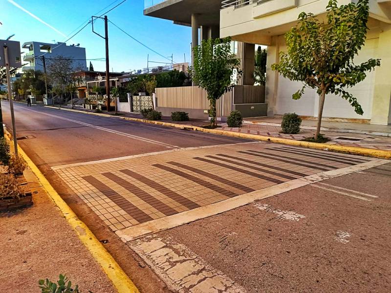 Ξεχωρίζει η διάβαση-πιάνο στη Ναυαρίνου