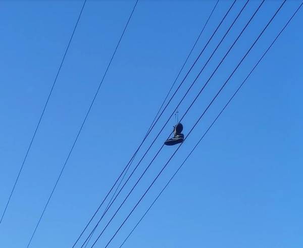 Παπούτσια στα καλώδια