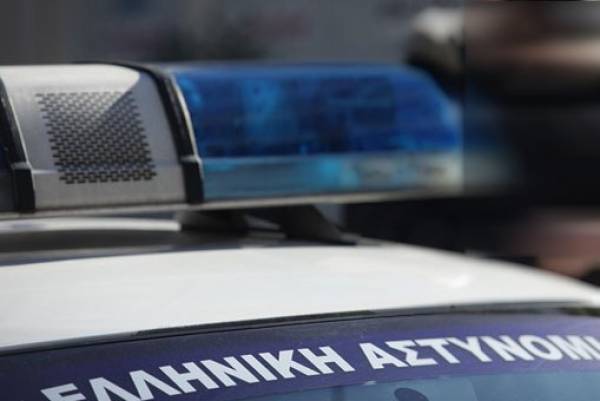 57χρονη με λαθραίο καπνό, τσιγάρα και πλαστές πινακίδες στο Καλό Νερό