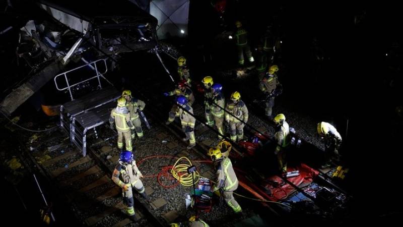 Εκτροχιασμός τρένου στην Ισπανία: Τους 42 έφτασαν οι νεκροί (βίντεο)
