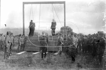 1925. Ο Πάγκαλος κρεμάει δυο αξιωματικούς για καταχρήσεις στο δημόσιο